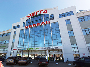 Вход магазин в ТЦ Мегга Мебель Казань