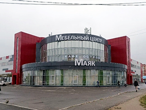 Вход магазин в ТЦ Маяк Череповец